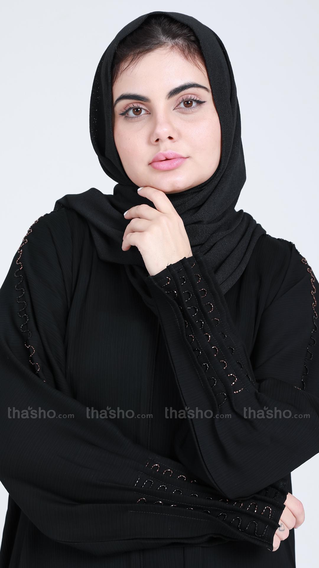 Black Zoom Simple Abaya with Handwork on the Sleeves 