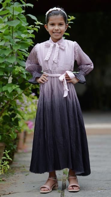 Kids Modest Dress In Light Pink & Black | Thasho Apparels Private Limited